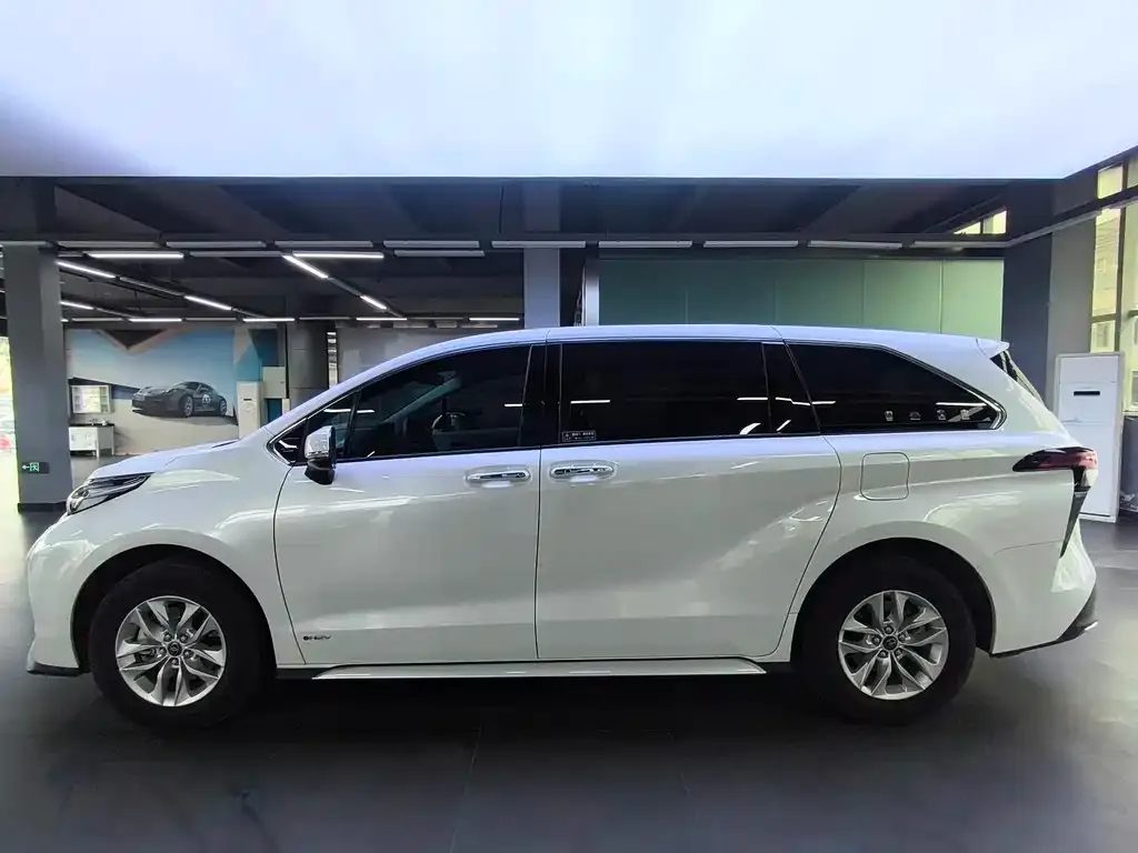 Toyota Granvia — фото 5