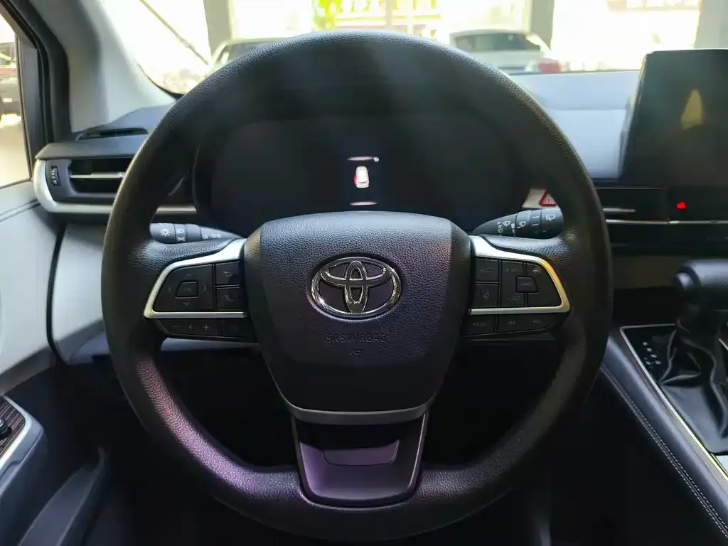 Toyota Granvia — фото 4