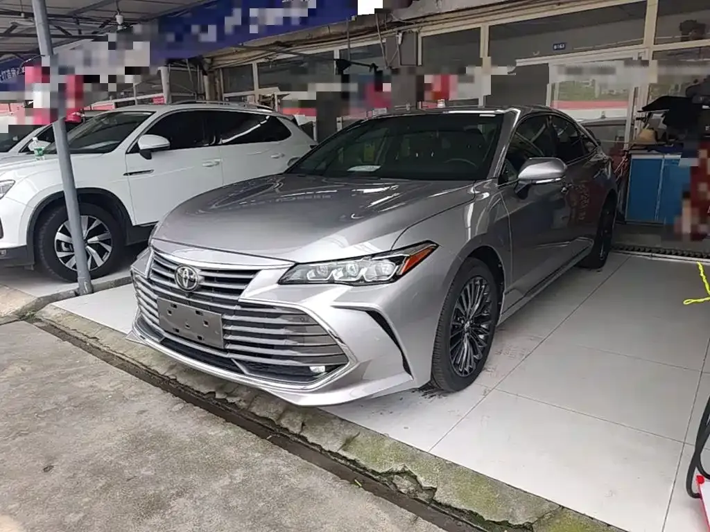 Toyota Avalon — фото 1
