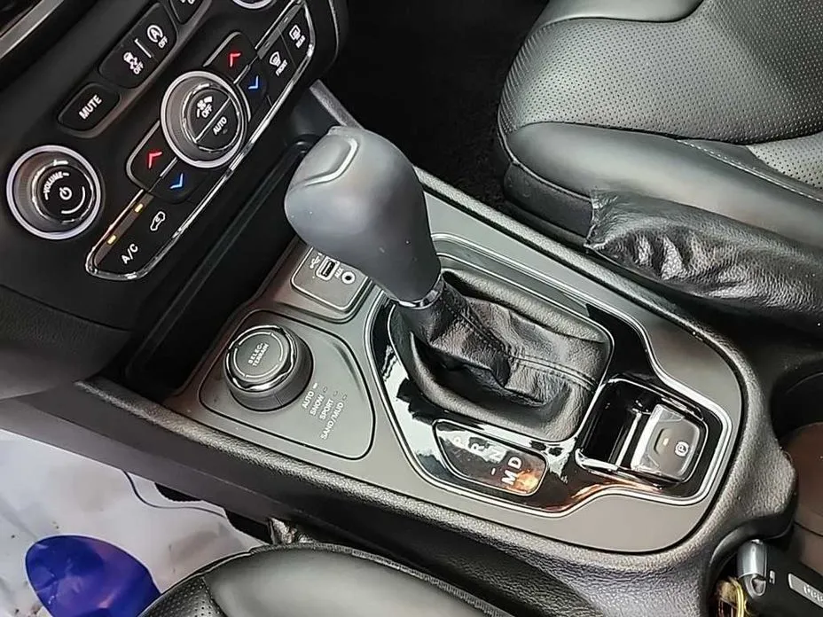 Jeep Cherokee — фото 9