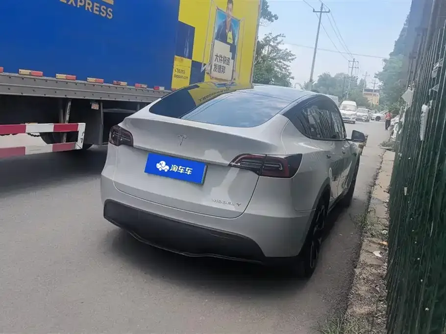 Tesla Model Y — фото 9