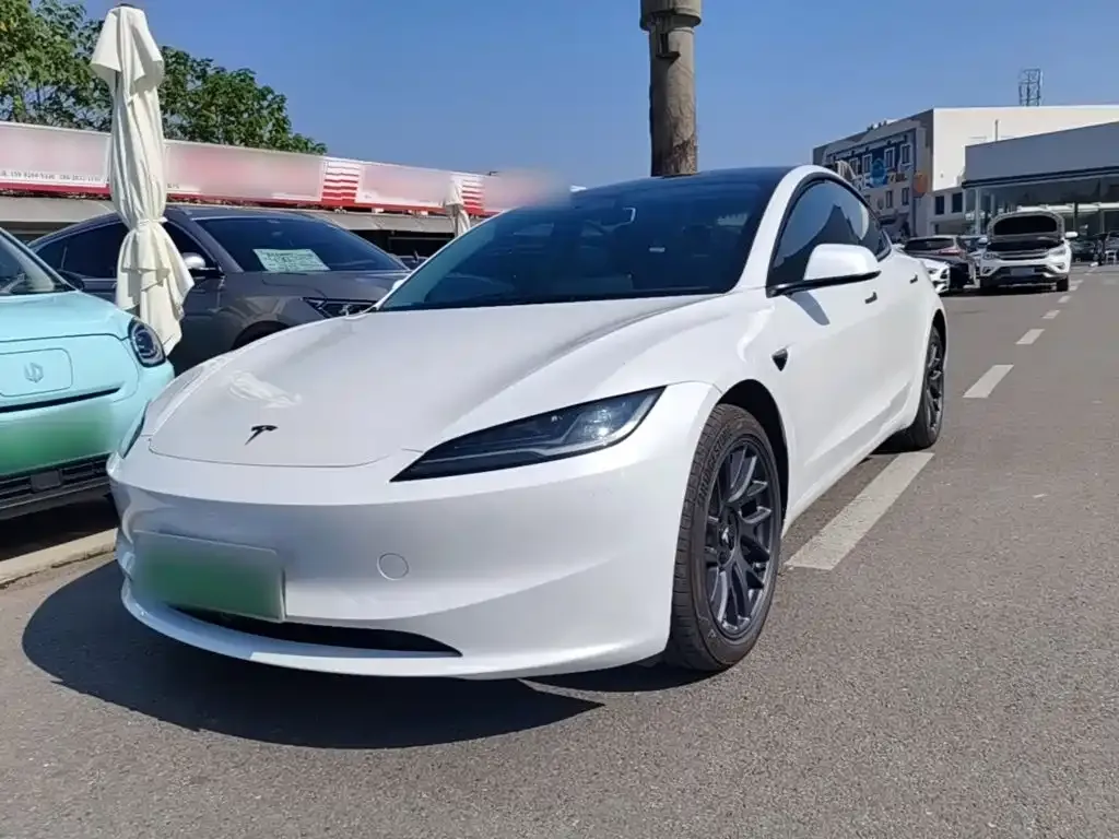 Tesla Model 3 — фото 1