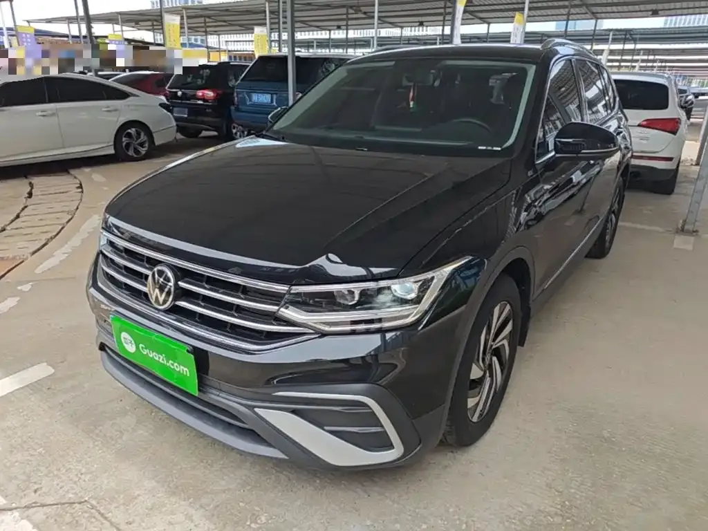 Volkswagen Tiguan L — фото 1
