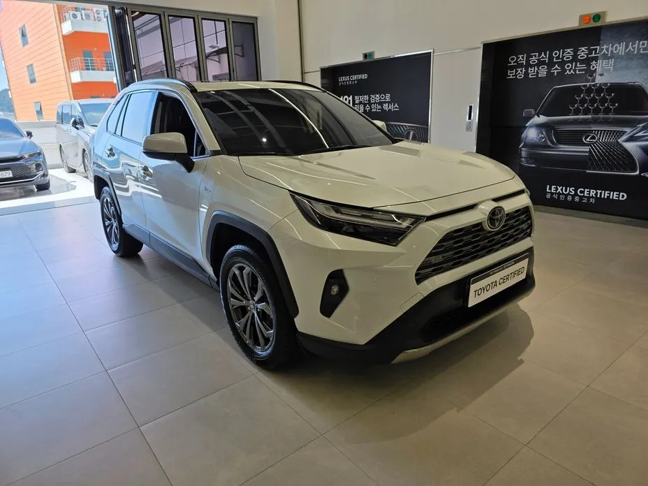 Toyota RAV4 — фото 1