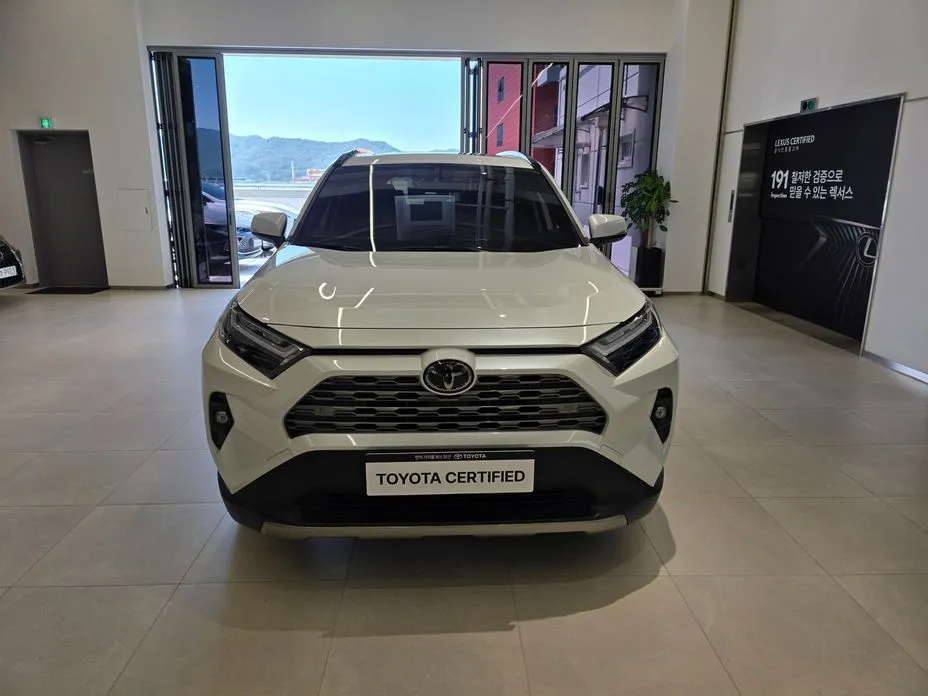 Toyota RAV4 — фото 4