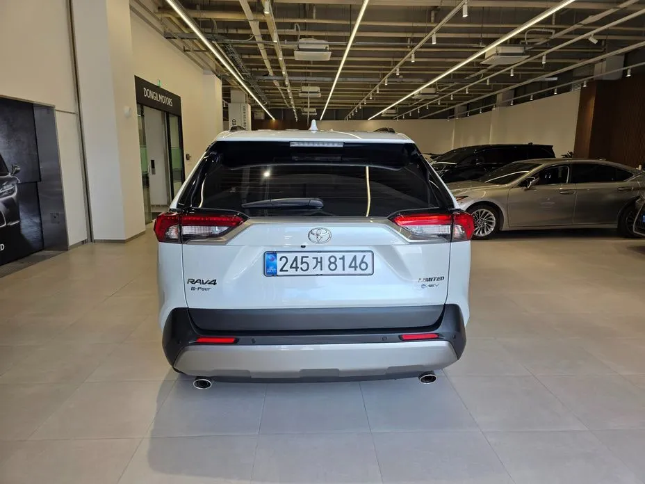 Toyota RAV4 — фото 8