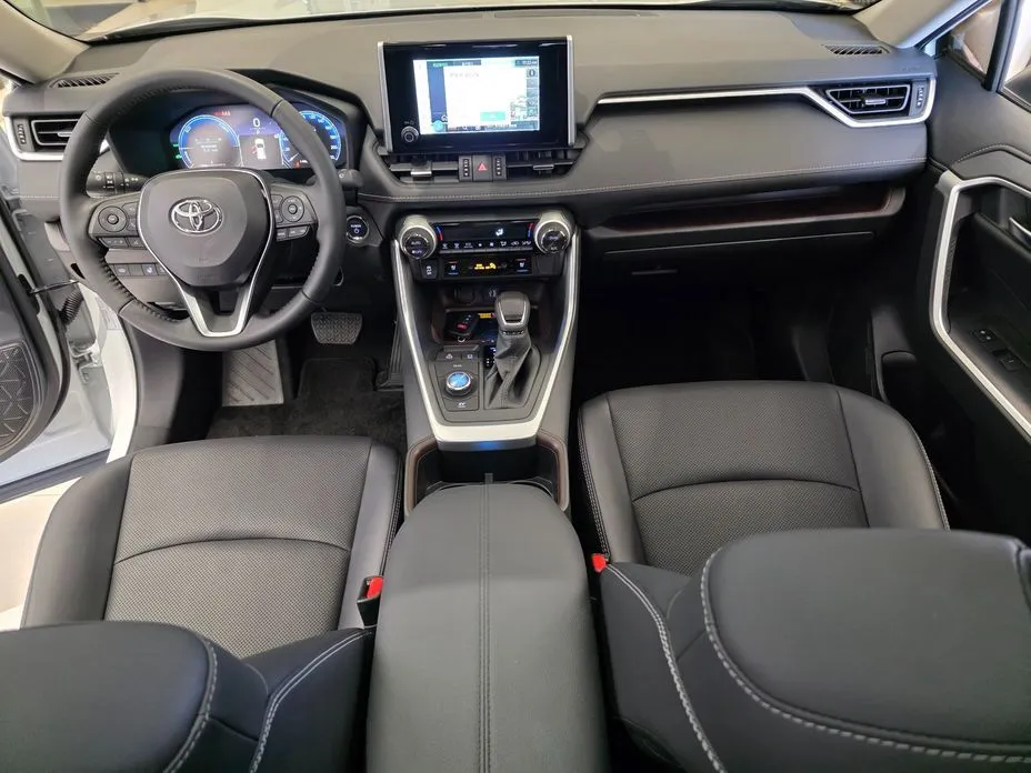 Toyota RAV4 — фото 6