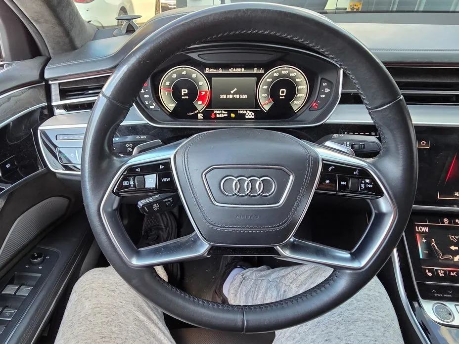Audi A8 — фото 5