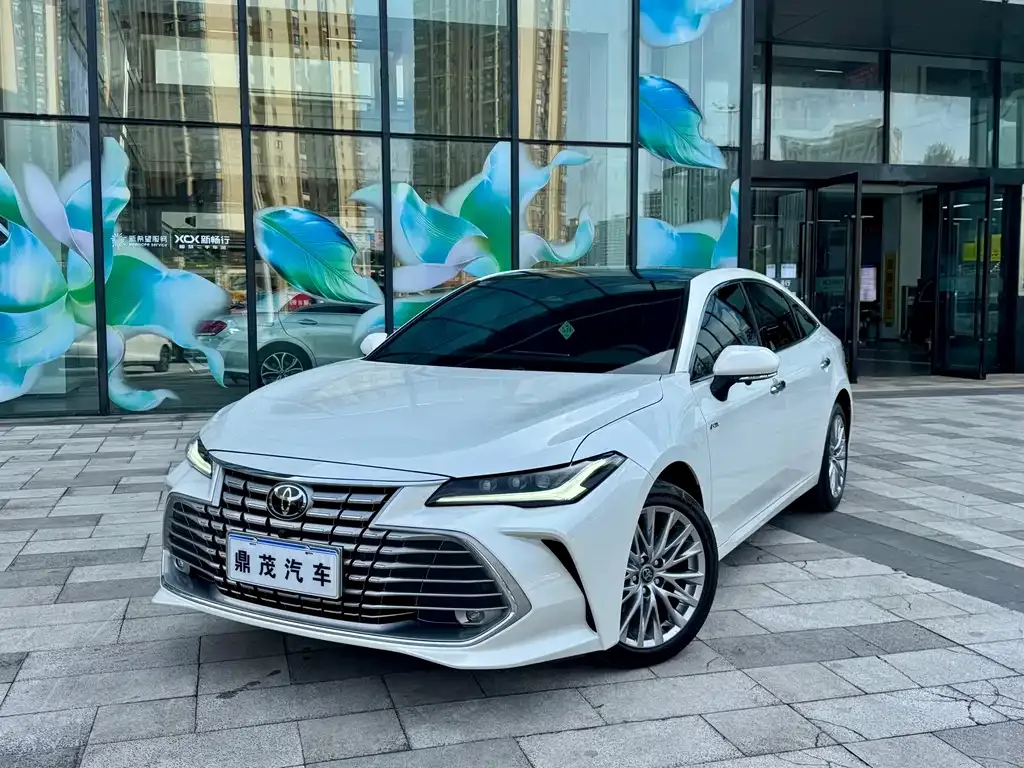 Toyota Avalon — фото 1