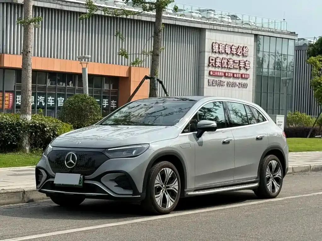 Mercedes-Benz EQE SUV — фото 1