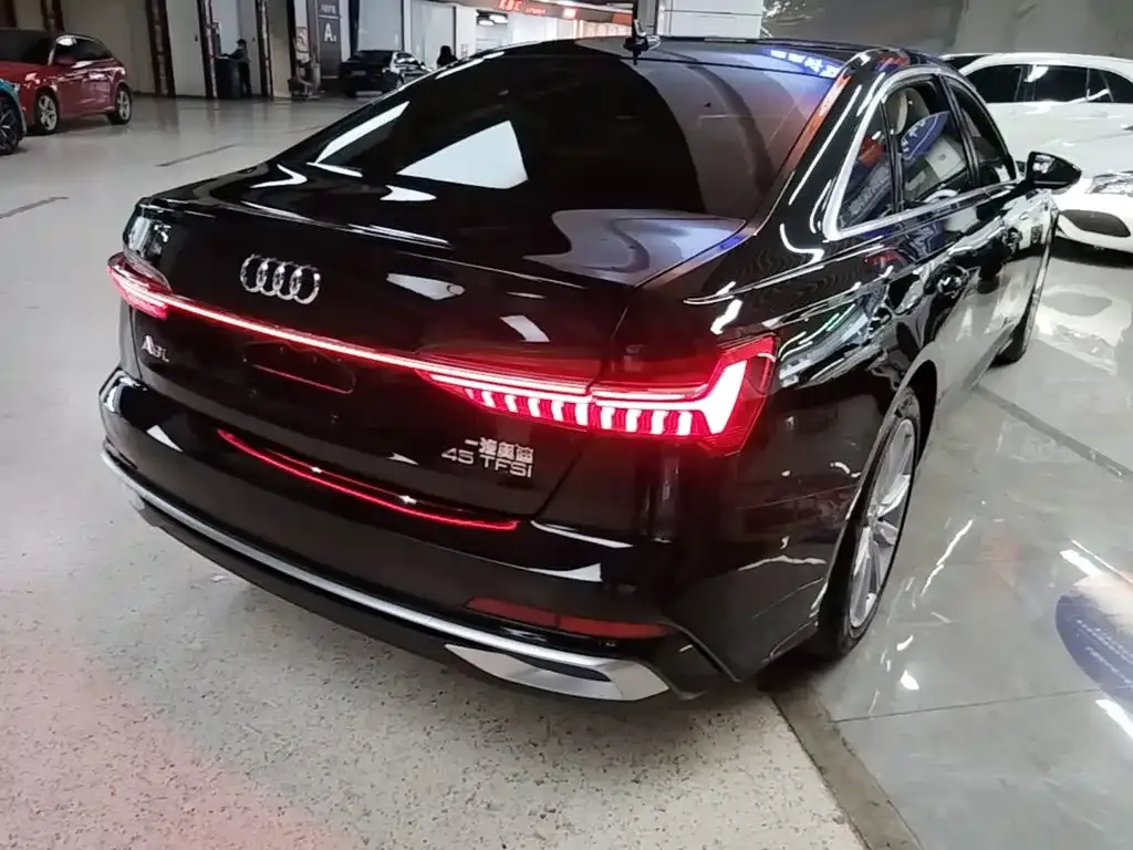 Audi A6L — фото 10