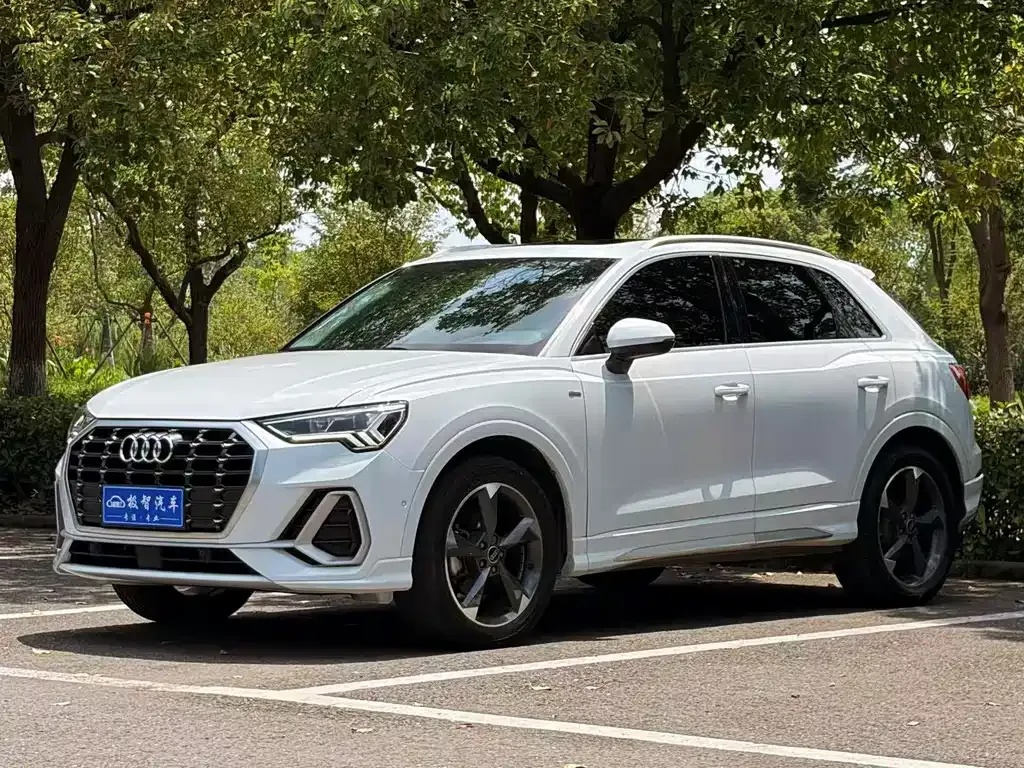 Audi Q3 — фото 1
