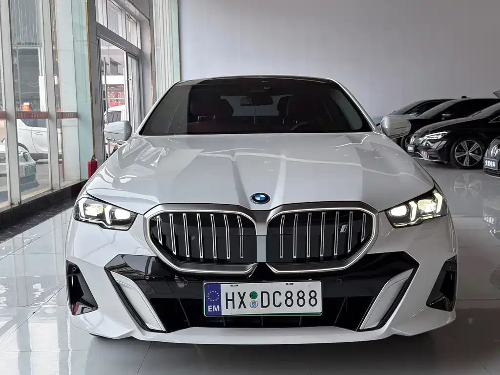 BMW i5 — фото 1