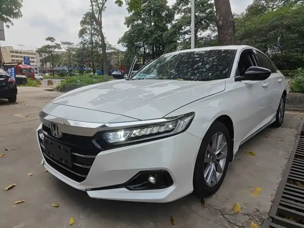 Honda Accord — фото 1