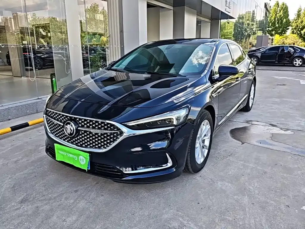 Buick LaCrosse — фото 1
