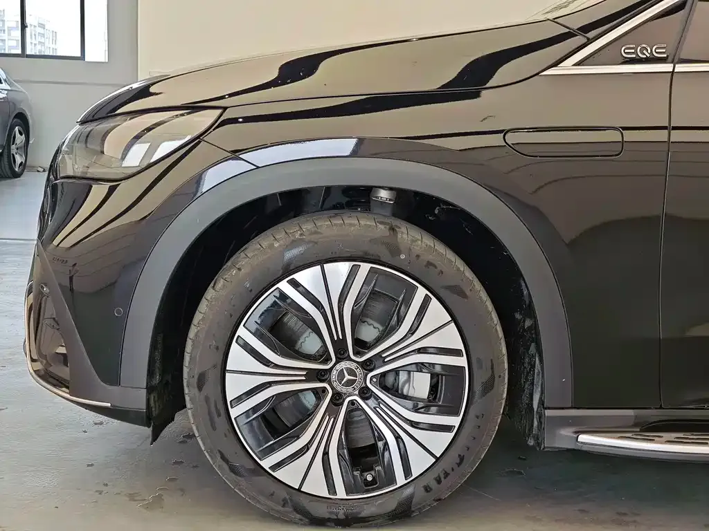 Mercedes-Benz EQE SUV — фото 6