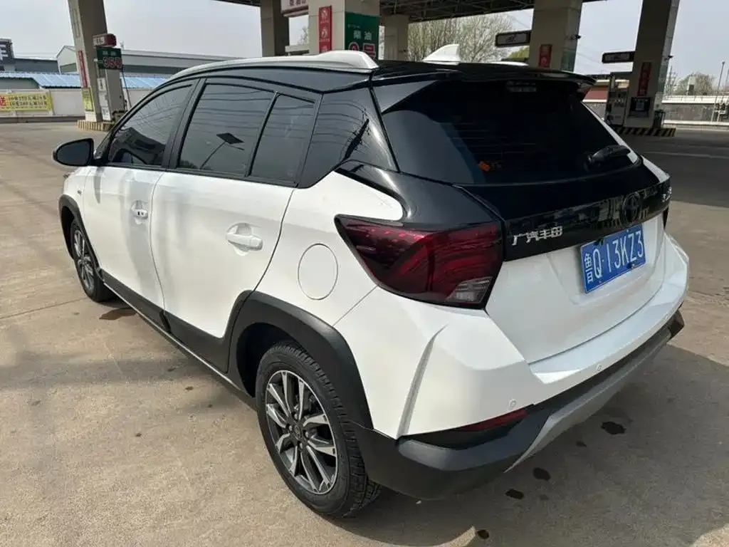 Toyota Yaris L — фото 5