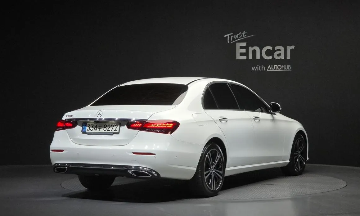 Mercedes-Benz E-Class — фото 2