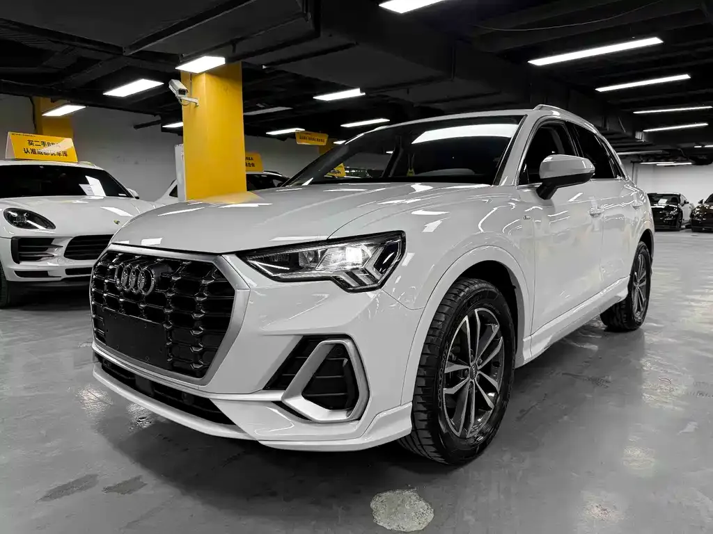 Audi Q3 — фото 1
