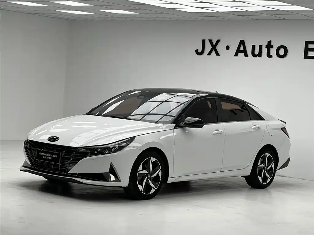 Hyundai Elantra — фото 1