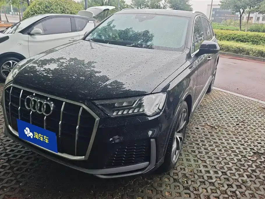 Audi Q7 — фото 1