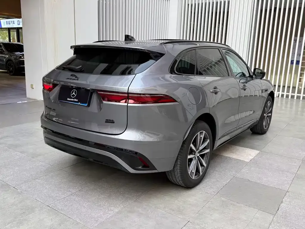 Jaguar F-PACE — фото 8