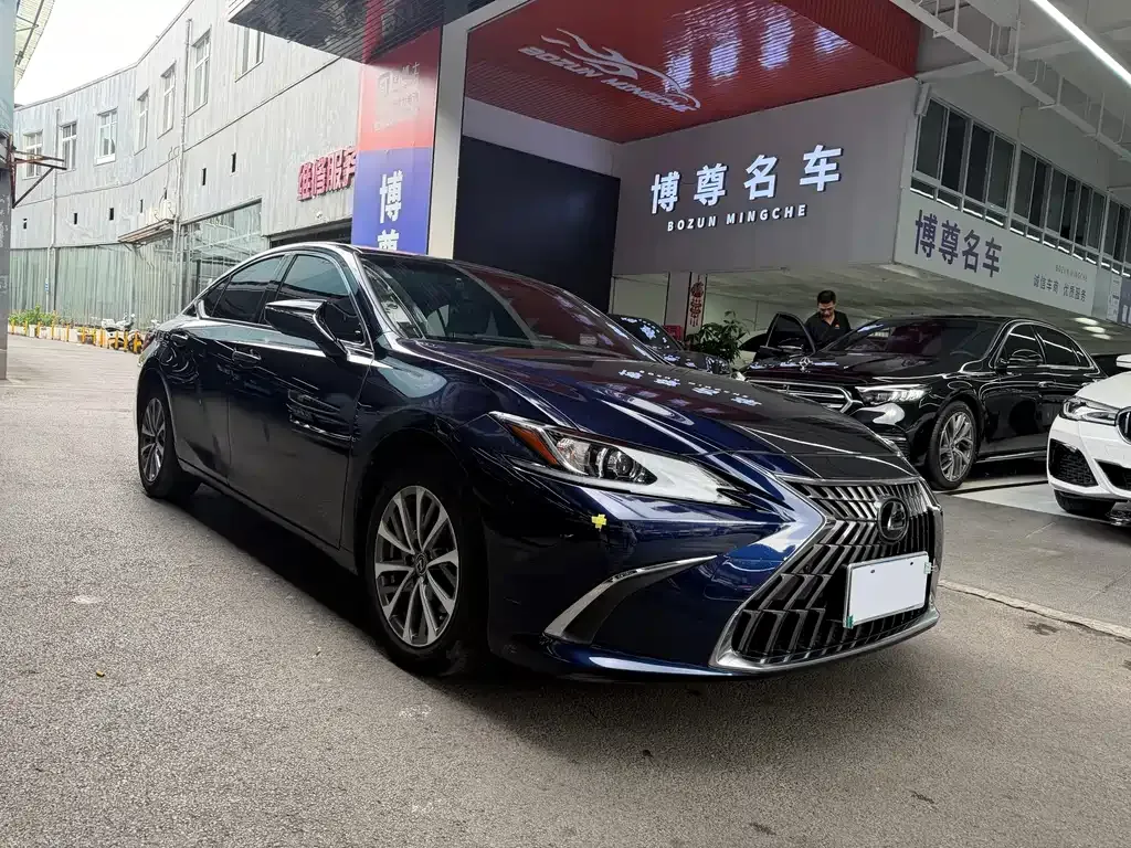 Lexus ES — фото 10