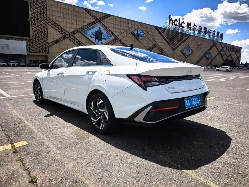 Hyundai Elantra — фото 8