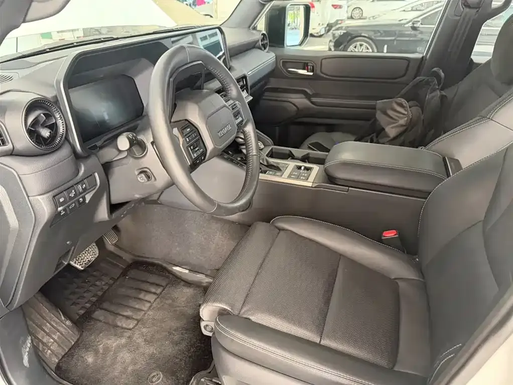 Toyota Prado — фото 4