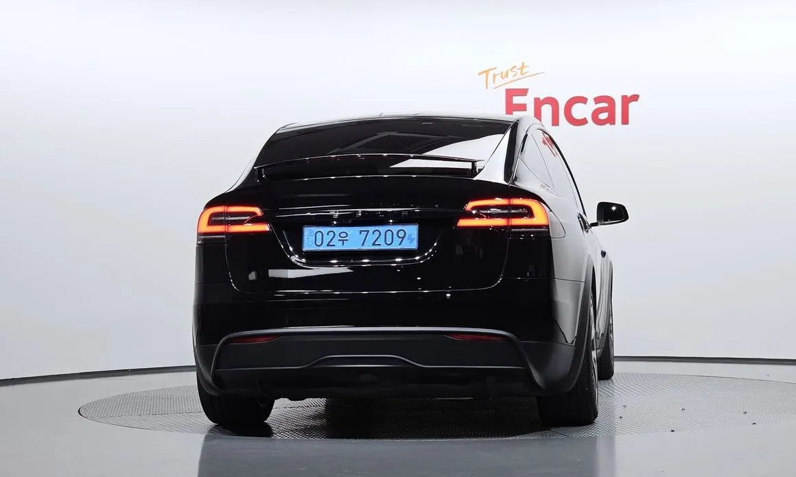 Tesla Model X — фото 6