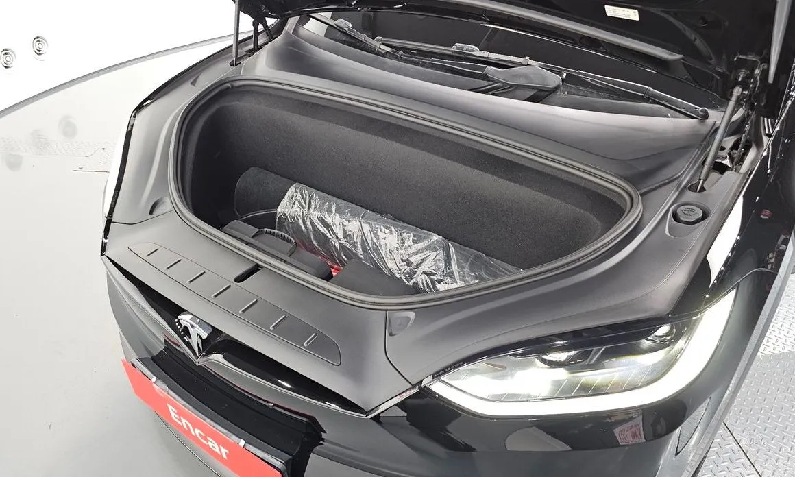 Tesla Model X — фото 10