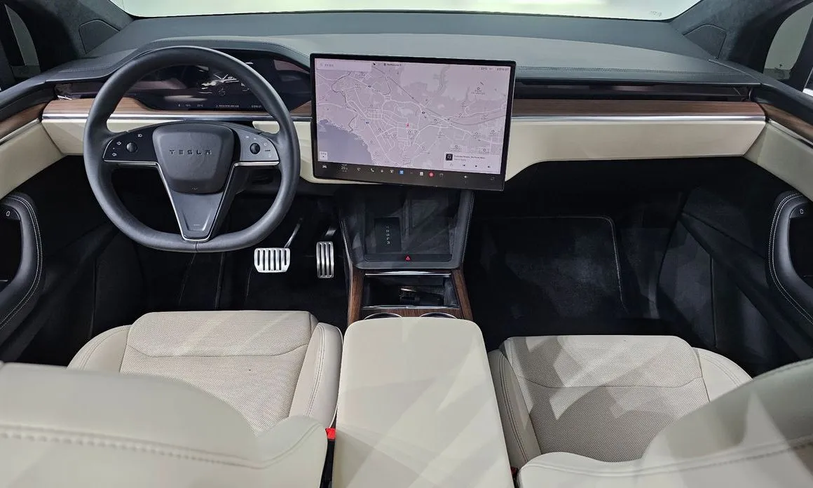 Tesla Model X — фото 7