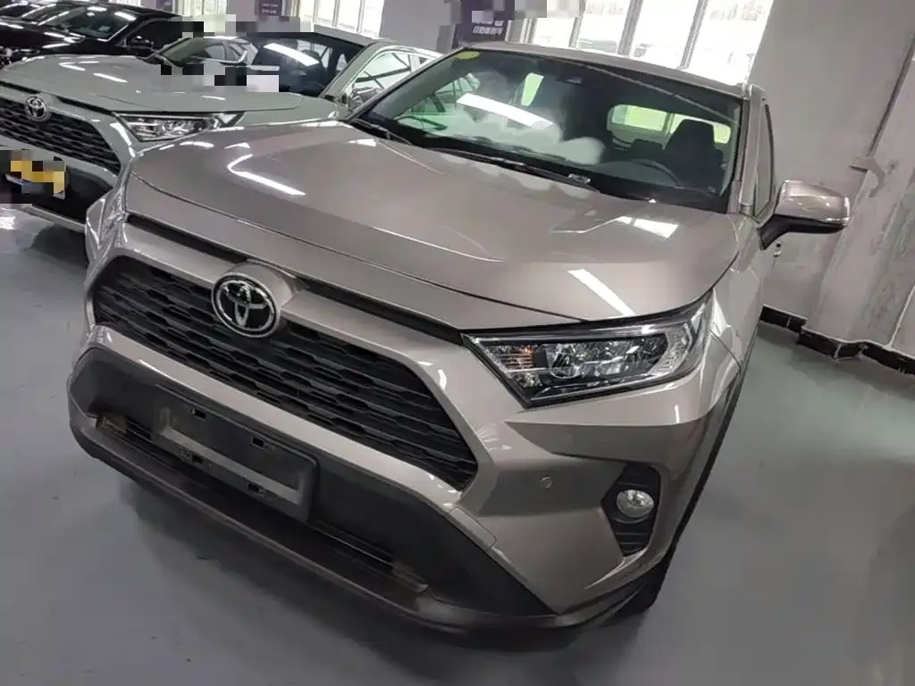 Toyota RAV4 — фото 8