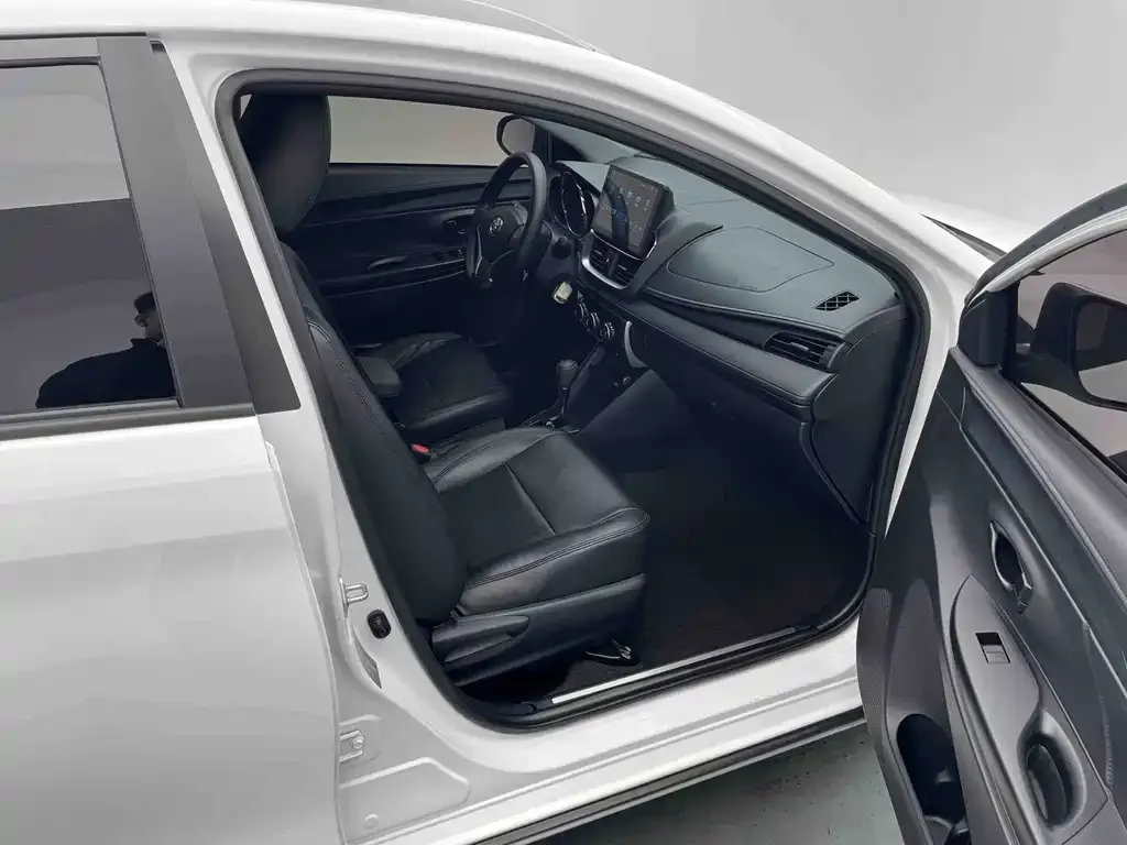 Toyota Yaris L — фото 6