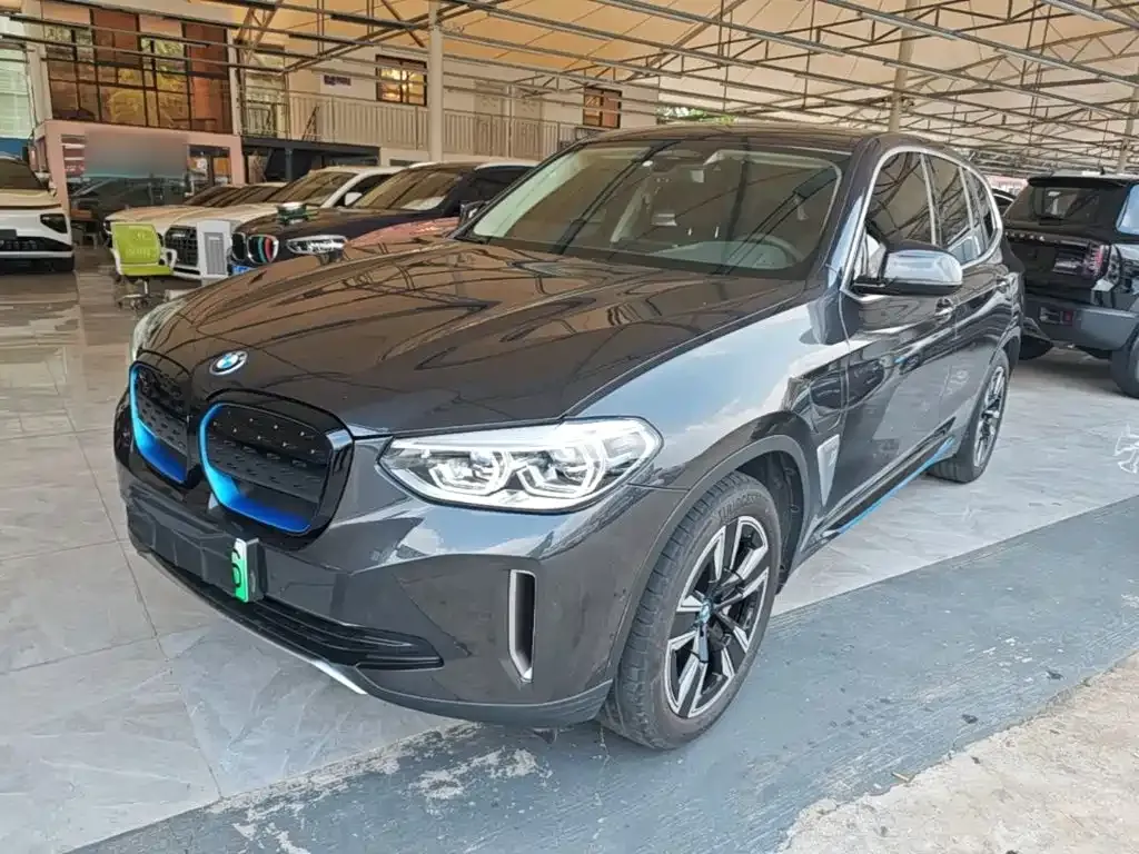 BMW iX3 — фото 1