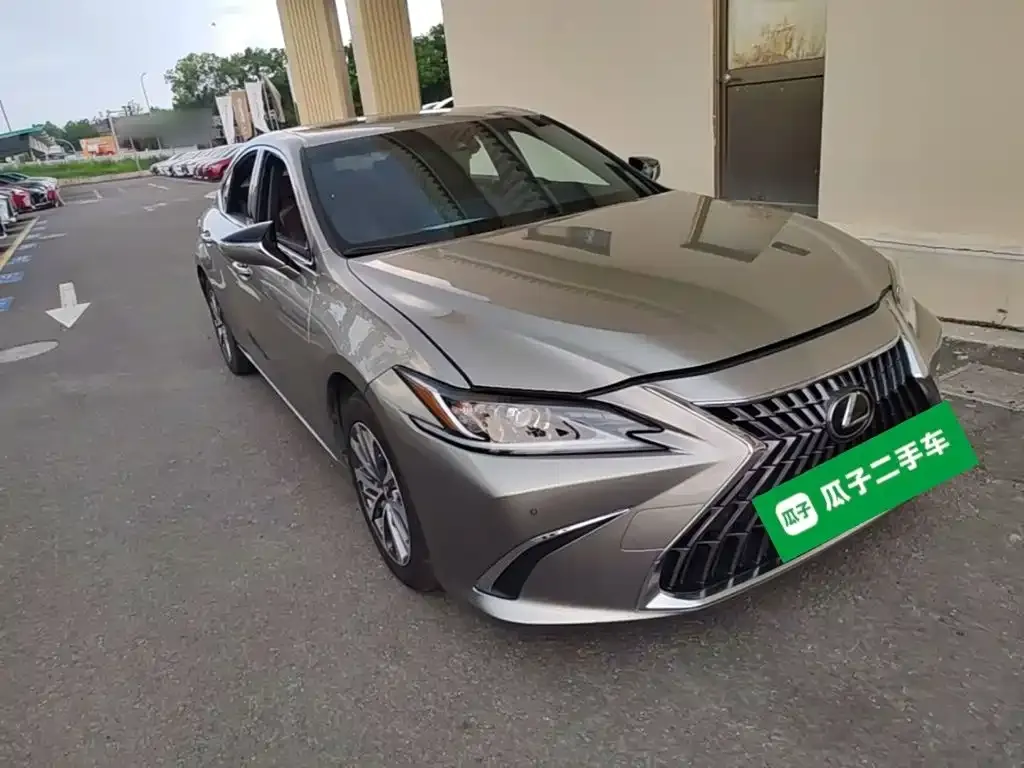Lexus ES — фото 10