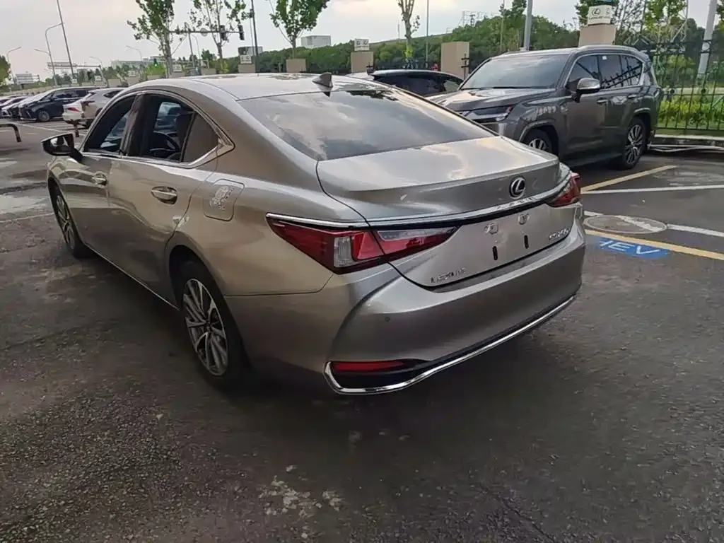 Lexus ES — фото 8
