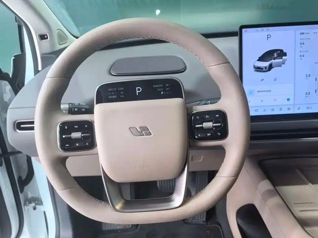 Li Auto i8 — фото 8