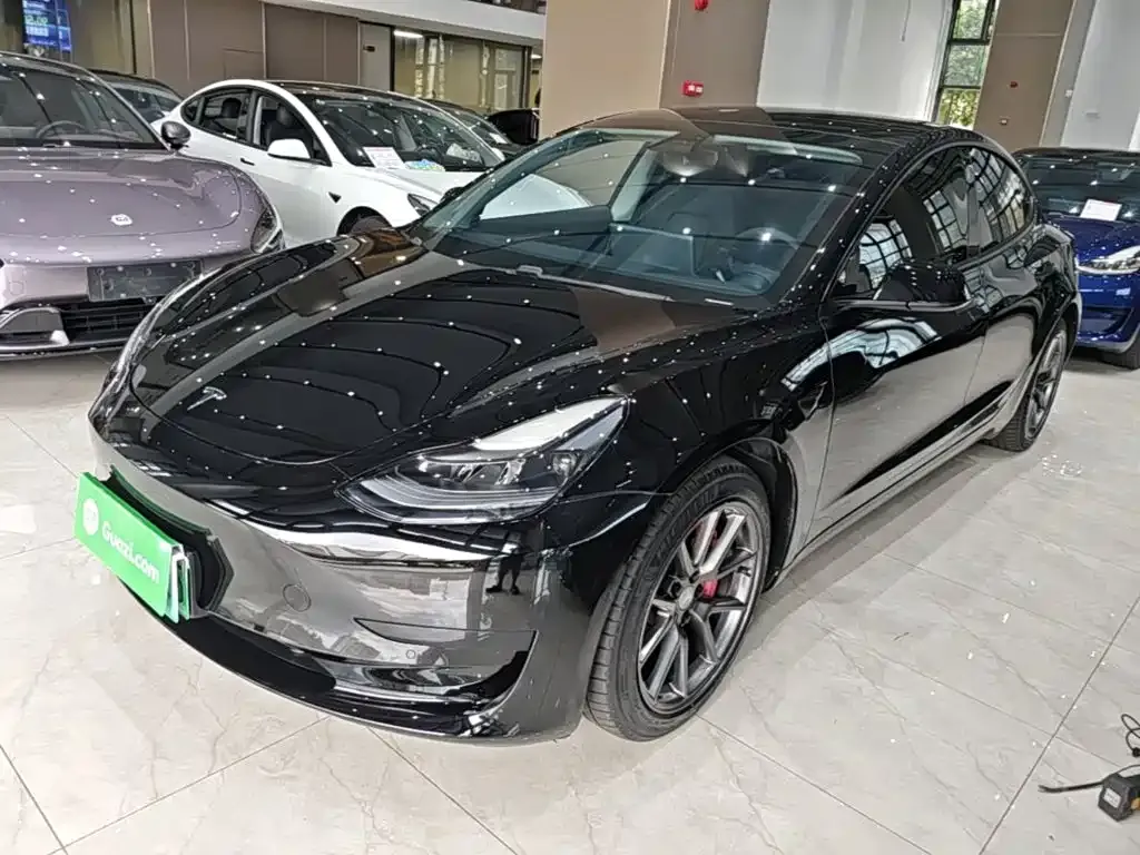 Tesla Model 3 — фото 1