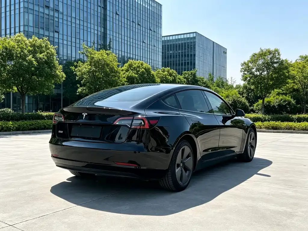 Tesla Model 3 — фото 10