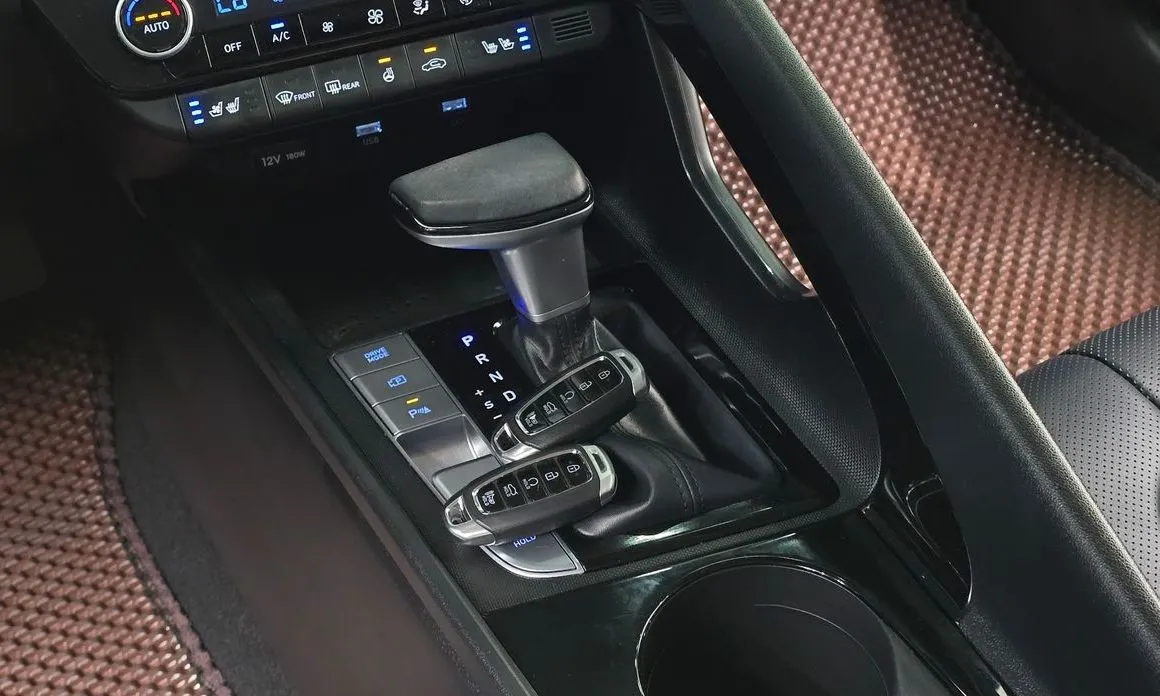 Hyundai AVANTE — фото 3