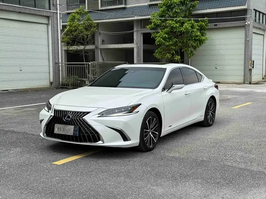 Lexus ES — фото 1