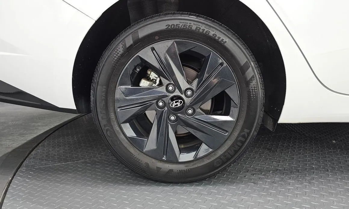 Hyundai AVANTE — фото 8