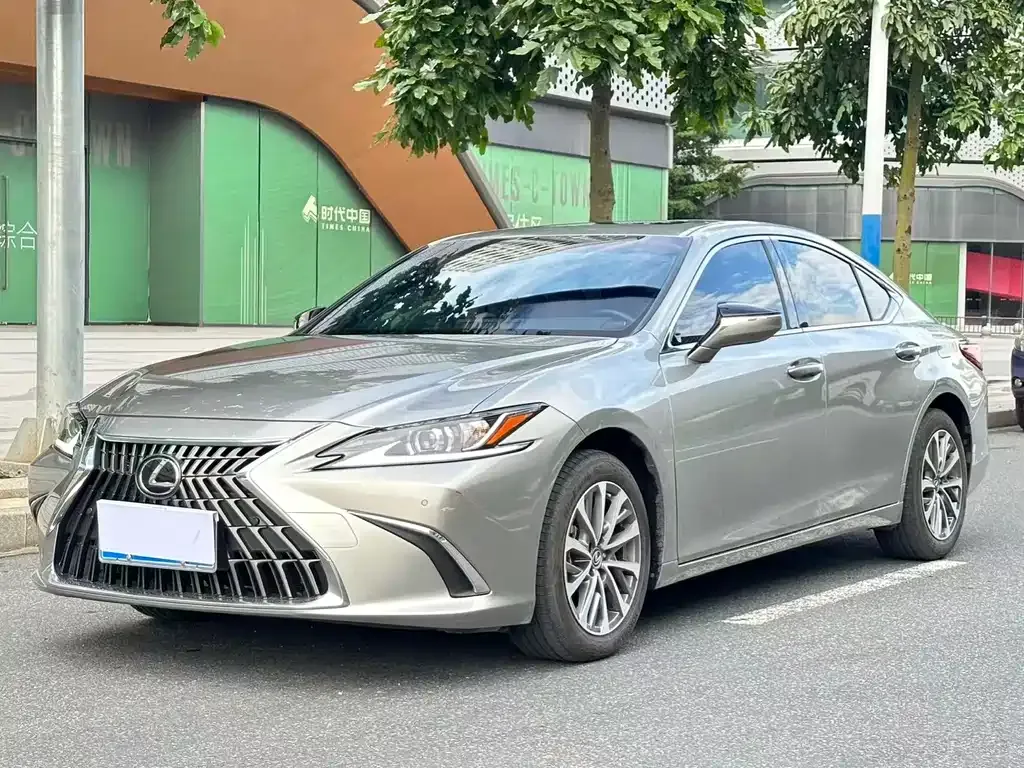Lexus ES — фото 1