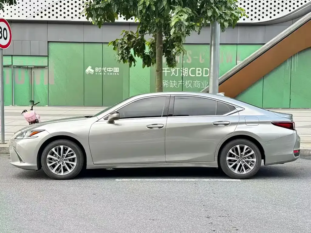 Lexus ES — фото 10