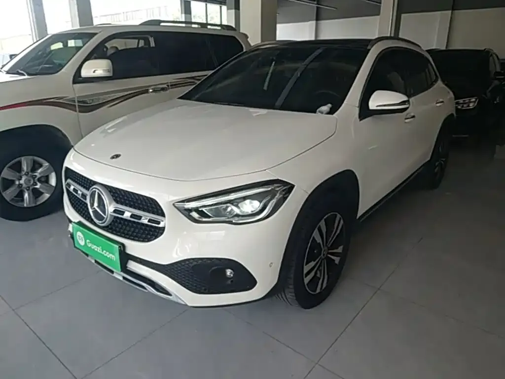 Mercedes-Benz GLA — фото 1