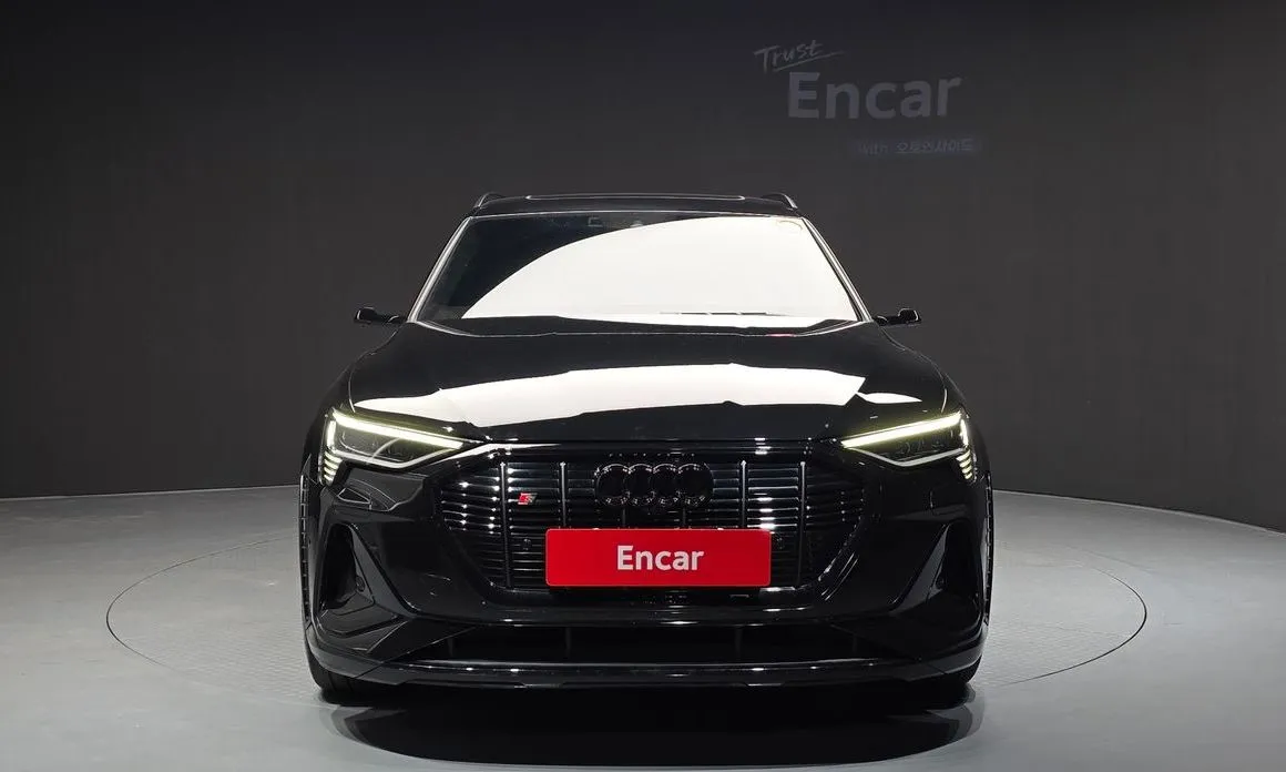 Audi e-tron — фото 9