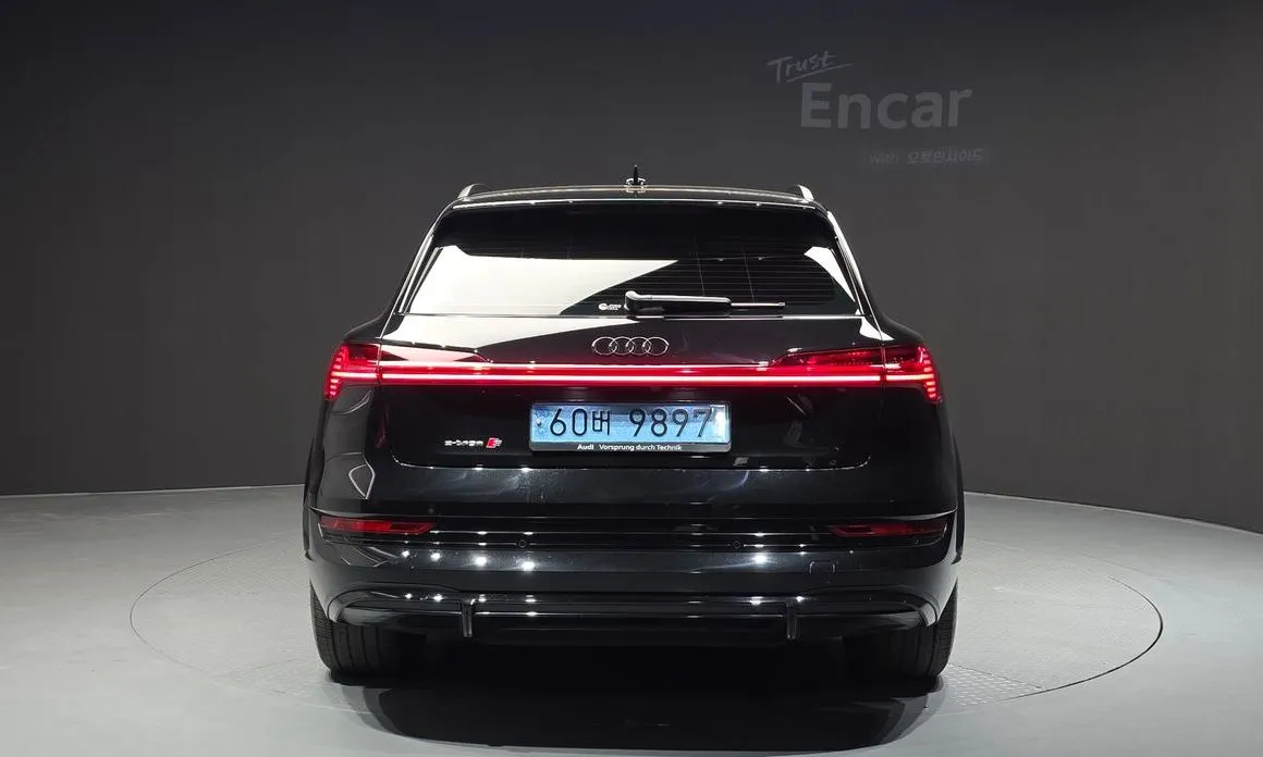 Audi e-tron — фото 2