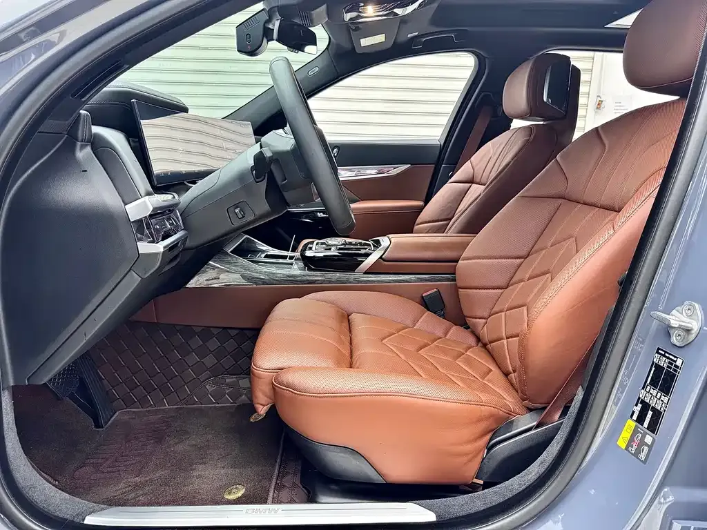 BMW i7 — фото 10