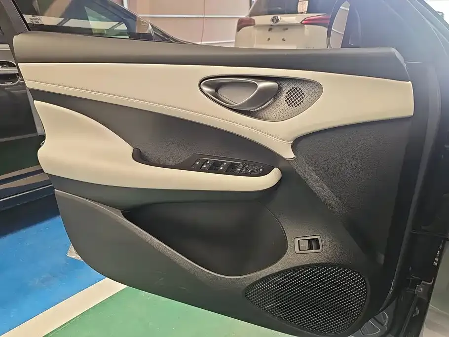 BYD Seal 05 DM-i — фото 8
